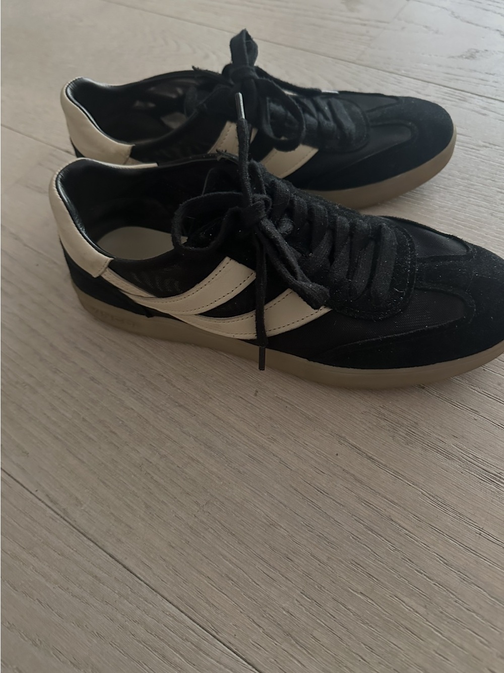 Woman’s Vince Black and White Casual Sneakers